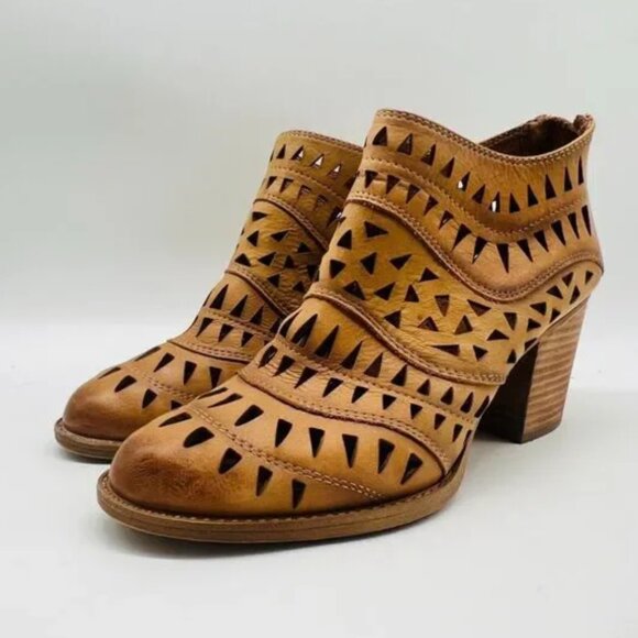 Sofft Boots Womens 8 Brown Leather Ankle Booties Laser Cut Heels Comfort Shoes - Picture 4 of 12